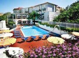 스포토르노에 위치한 호텔 Hotel Riviera 3 Stelle con piscina estiva e campo tennis gratuiti e garage a pagamento