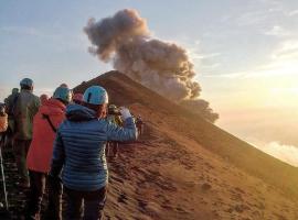 스트롬볼리에 위치한 호텔 Stromboli Trekking Accommodation - Room and Excursion for 2 included