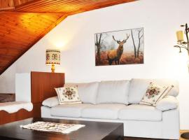 Cozy Loft with Fireplace & View, viešbutis mieste Mecovas