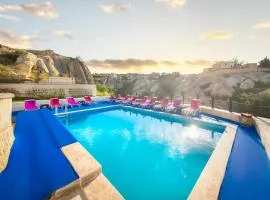 World Cave House - Hotel & Swimming Pool