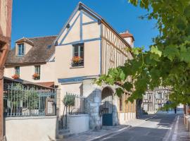 프로뱅에 위치한 호텔 Hôtel Aux Vieux Remparts, The Originals Relais