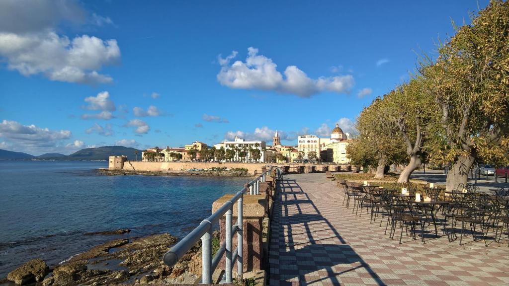 Antonhouse a Alghero - Tranquillo B&B Vicino al Centro
