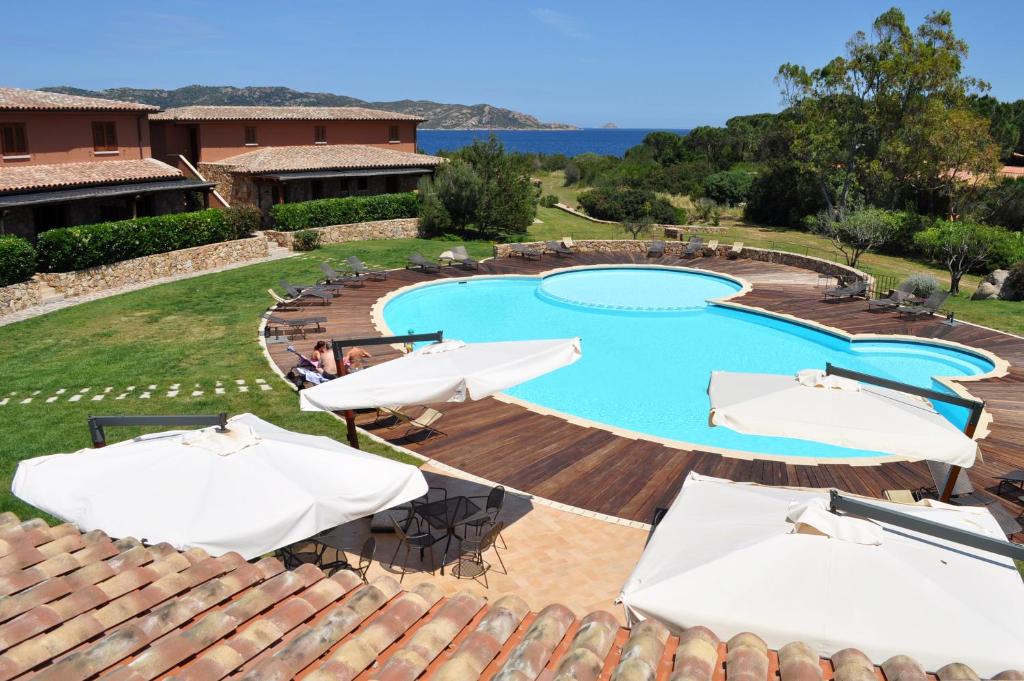 Cala Paradiso a Capo Coda Cavallo - Piscina e Mare