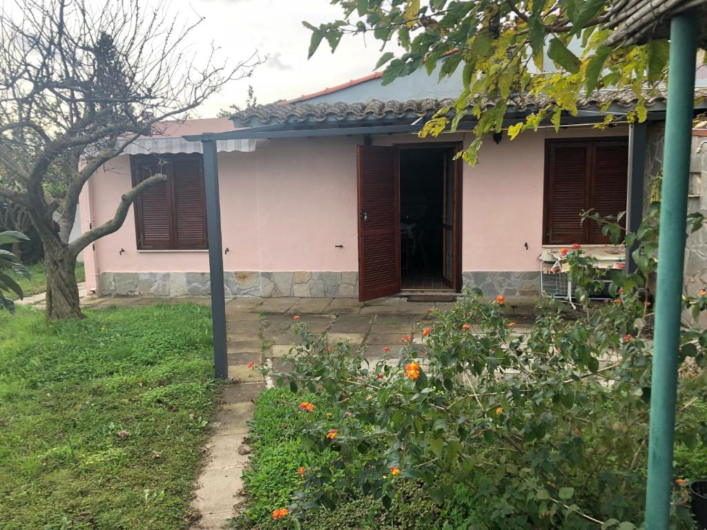 Villetta Campus a Villasimius - Oasi con Grande Giardino