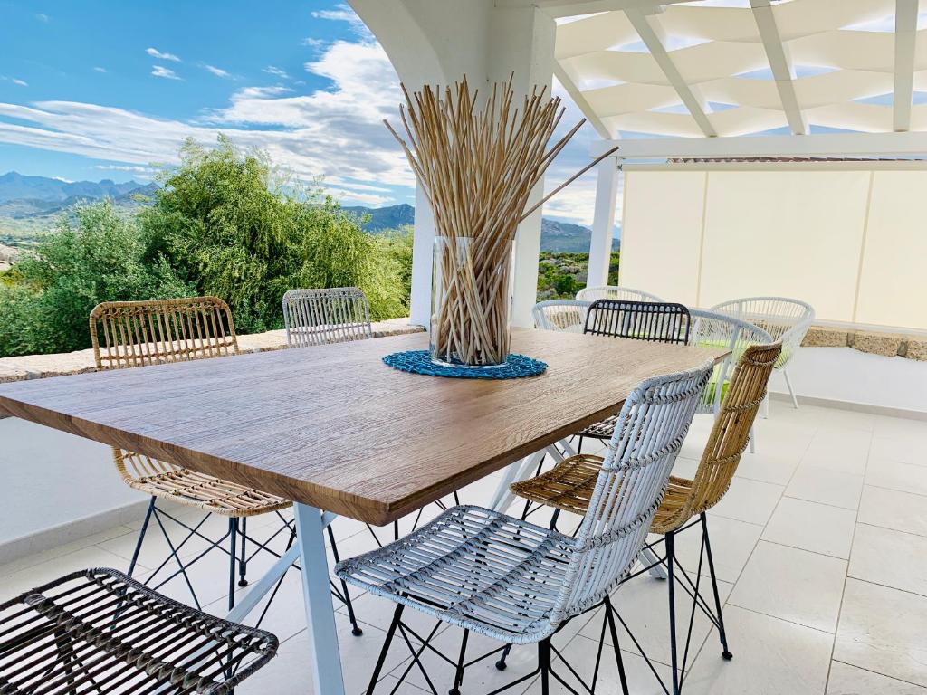 Art Villa a San Teodoro - Lussuosa Villa con Piscina