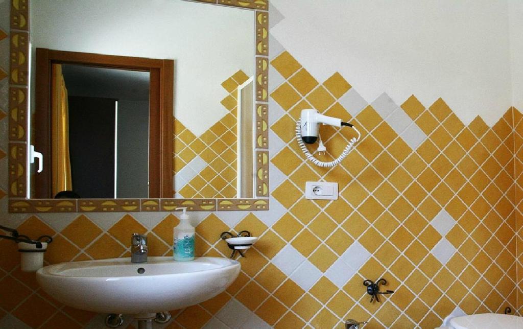 Gallo Spot a San Teodoro - B&B vicino a La Cinta