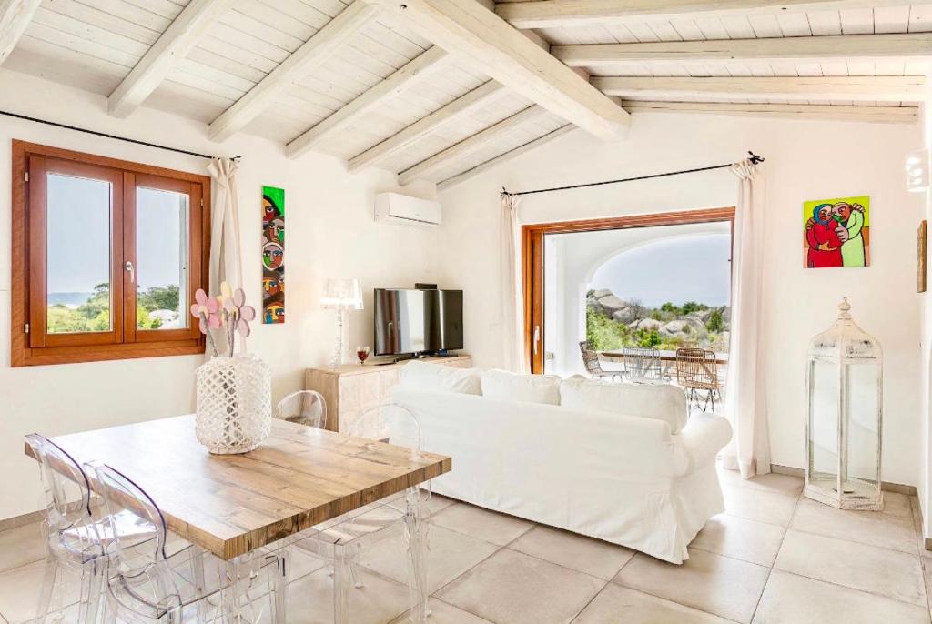 Art Villa a San Teodoro - Lussuosa Villa con Piscina