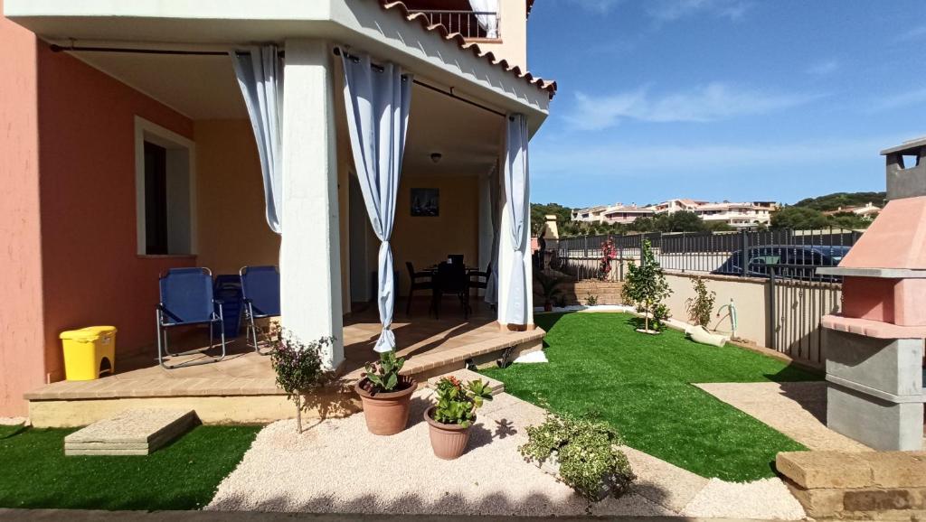 Casa Leon a Villasimius - Spazioso Appartamento con Giardino