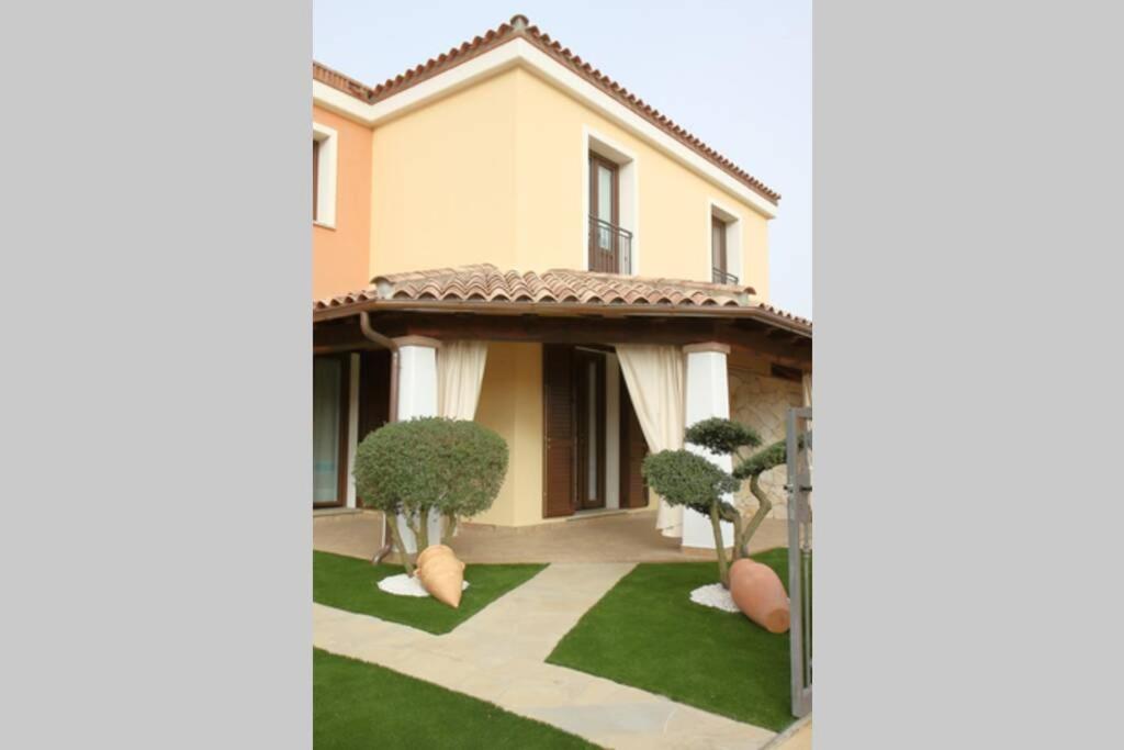 Villa Elisa a Villasimius - Esclusiva Residenza con Giardino