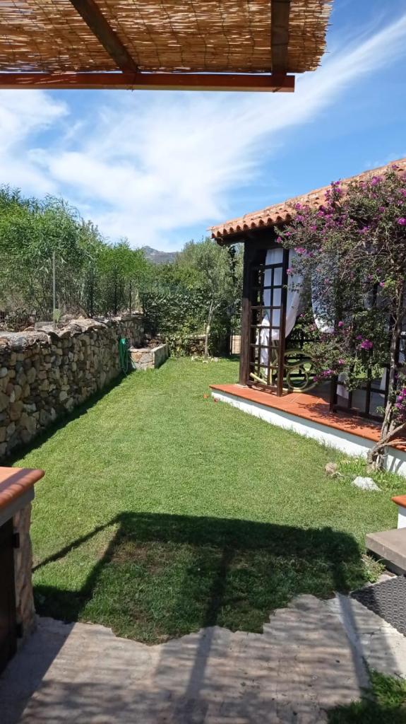 Villetta Bouganville a San Teodoro - Oasi con giardino
