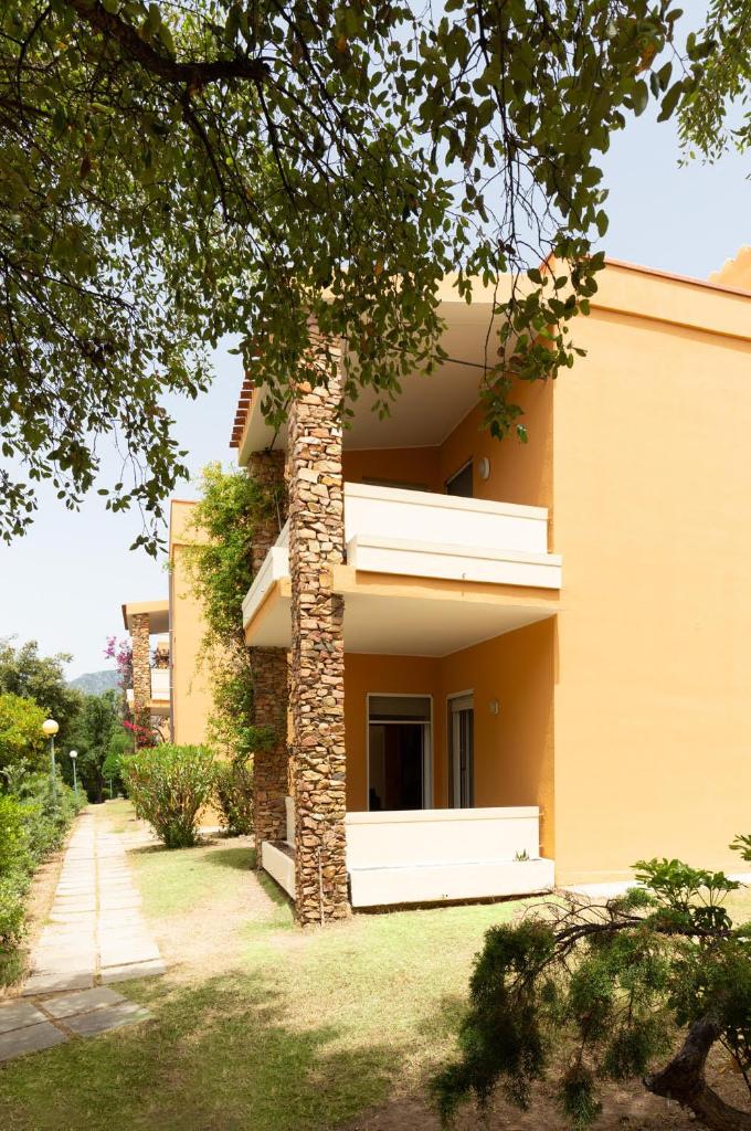 Maison Dora a Villasimius - Spaziosa Casa Vacanze con Terrazza