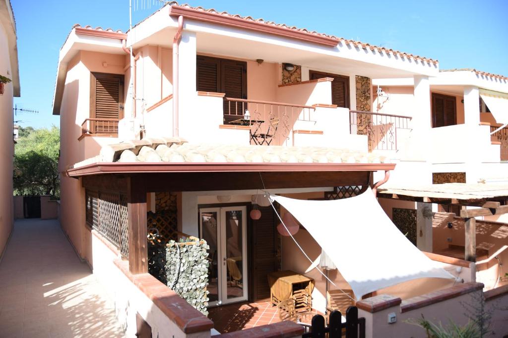 Casa Vittoria a Villasimius - Accogliente Appartamento con Balcone