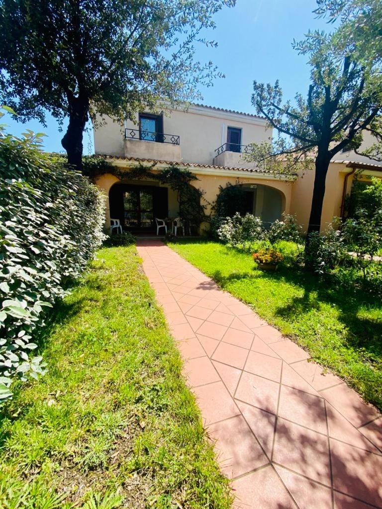 Appartamenti Le Querce a San Teodoro - Vista giardino