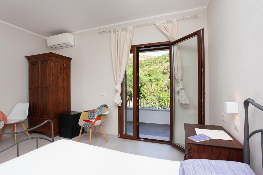 B&B Lu Lioni a San Teodoro - Accogliente con Giardino