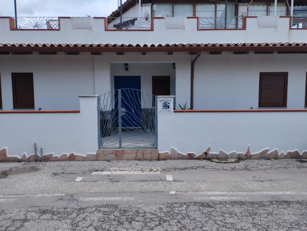 Zio Peppe a San Teodoro - Camere familiari in centro