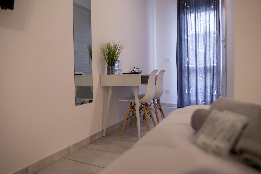 Doan rooms ad Alghero: Camere Colorate Centrali