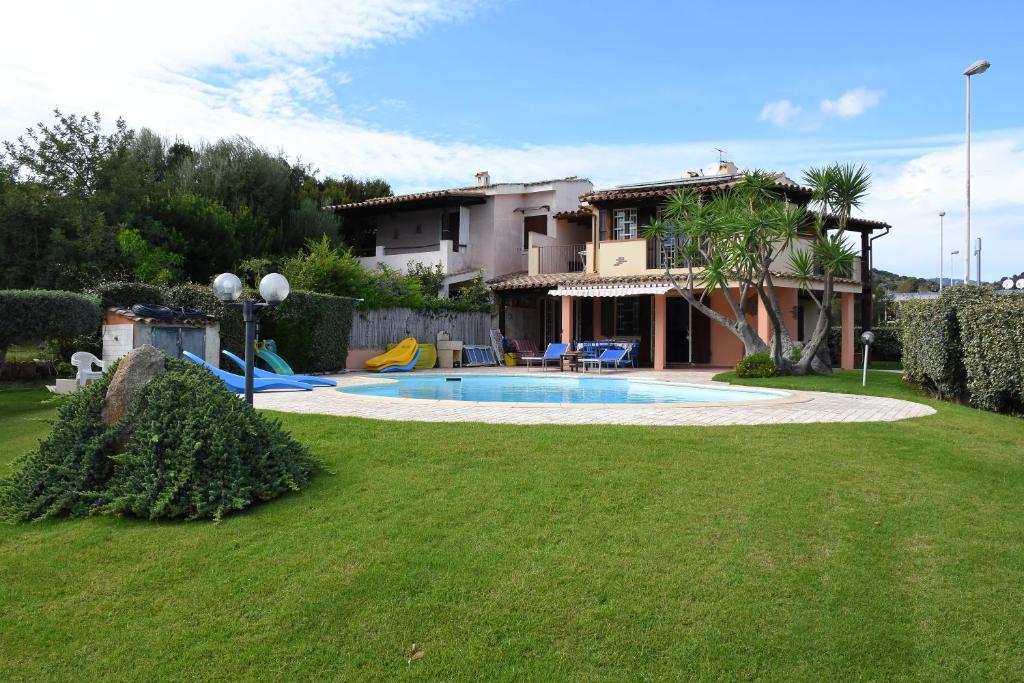 Villa Aurora Uno a Villasimius - Lussuosa villa con piscina