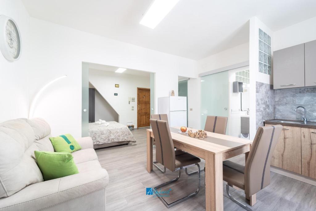 City Center white ad Alghero - Accogliente appartamento