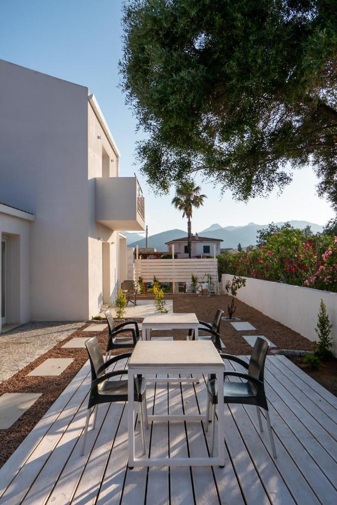 Villa Est a San Teodoro - Camere con balcone in centro