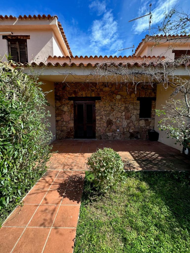 Appartamenti a San Teodoro - Patio con Vista Giardino