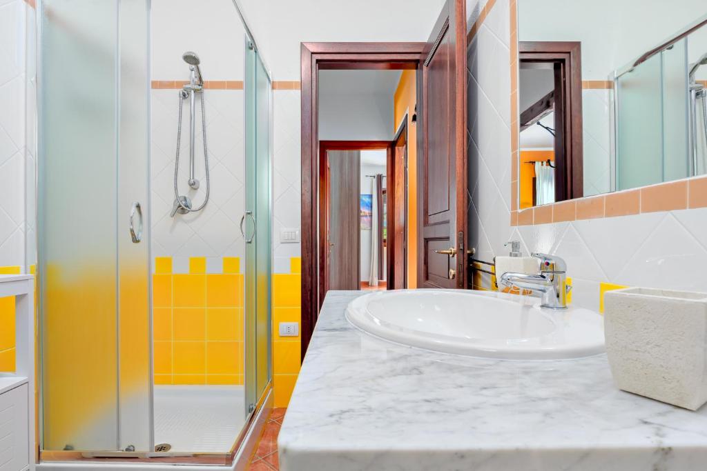Casa Bouganvillea a San Teodoro - Oasi con Giardino