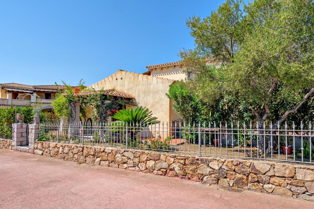 Casa Bouganvillea a San Teodoro - Oasi con Giardino
