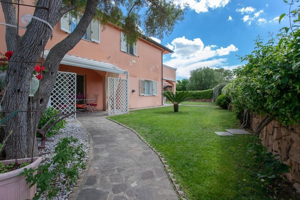 Colonnine a San Teodoro - Incantevole casa con giardino
