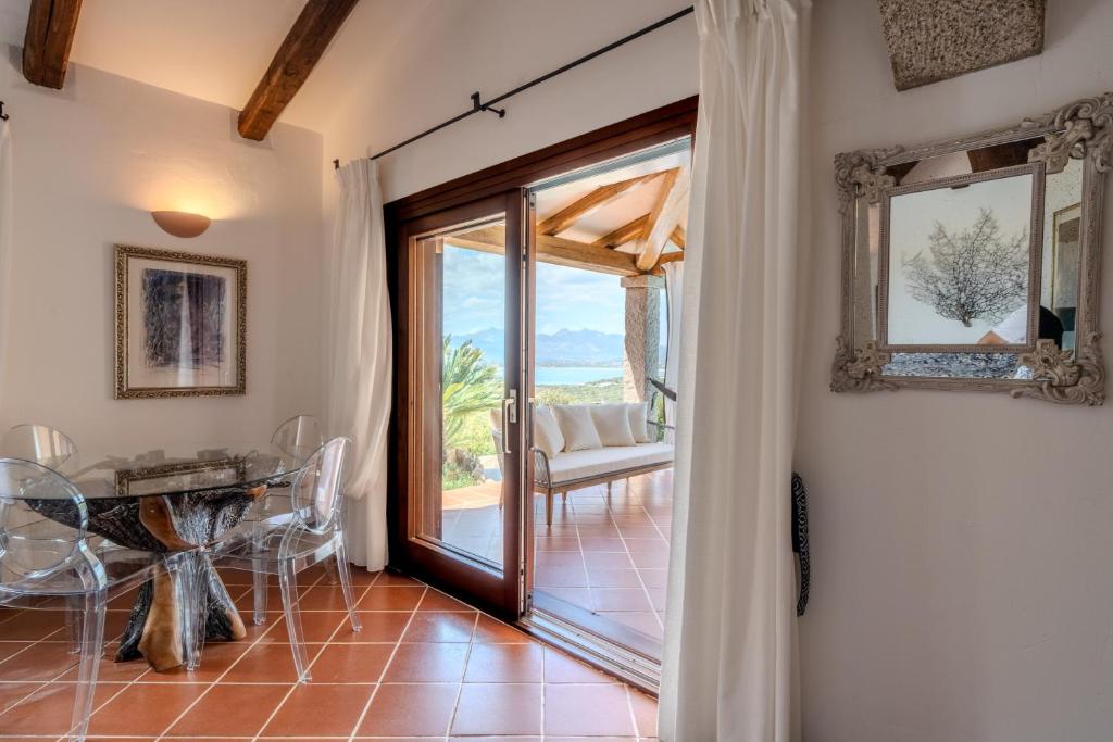 Villa Capo Coda Cavallo - Lussuosa villa vista mare