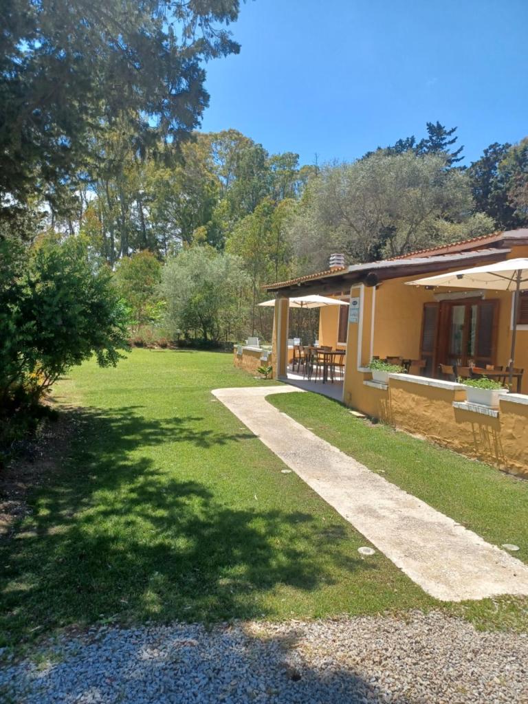 B&B Helios a San Teodoro - Relax con vista giardino