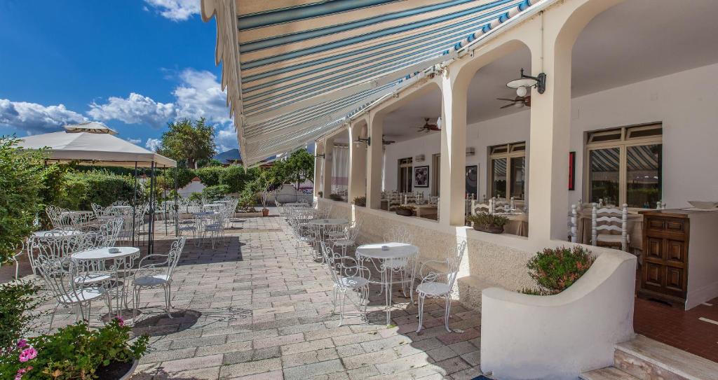 Hotel Sandalyon a San Teodoro - Albergo fronte mare