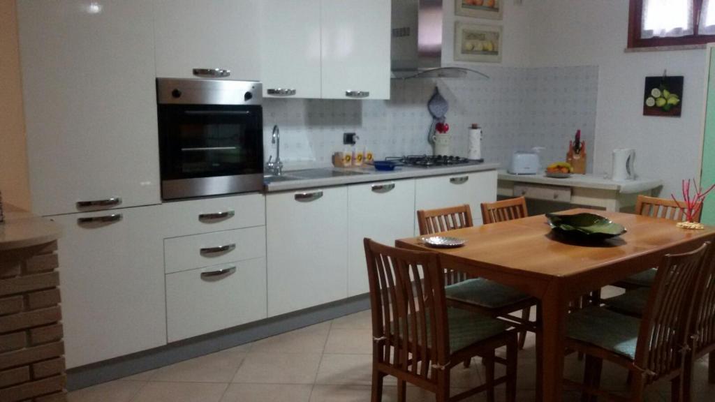 Robert House ad Alghero - Rilassante Appartamento con Giardino
