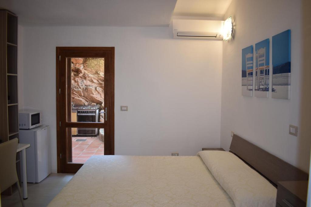 Villaggio Est a San Teodoro - Pensione con piscina