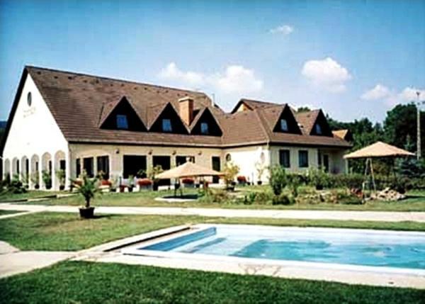 Tahiti Vendégpark - Housity