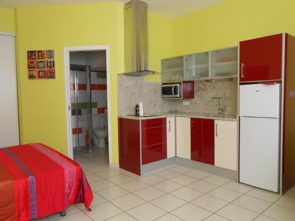 Les Mimosas - Housity
