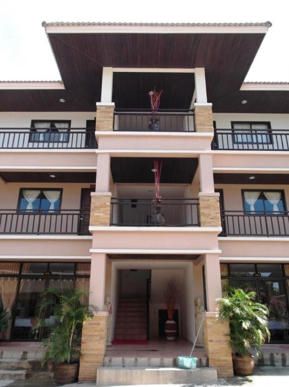 Panupong Room
