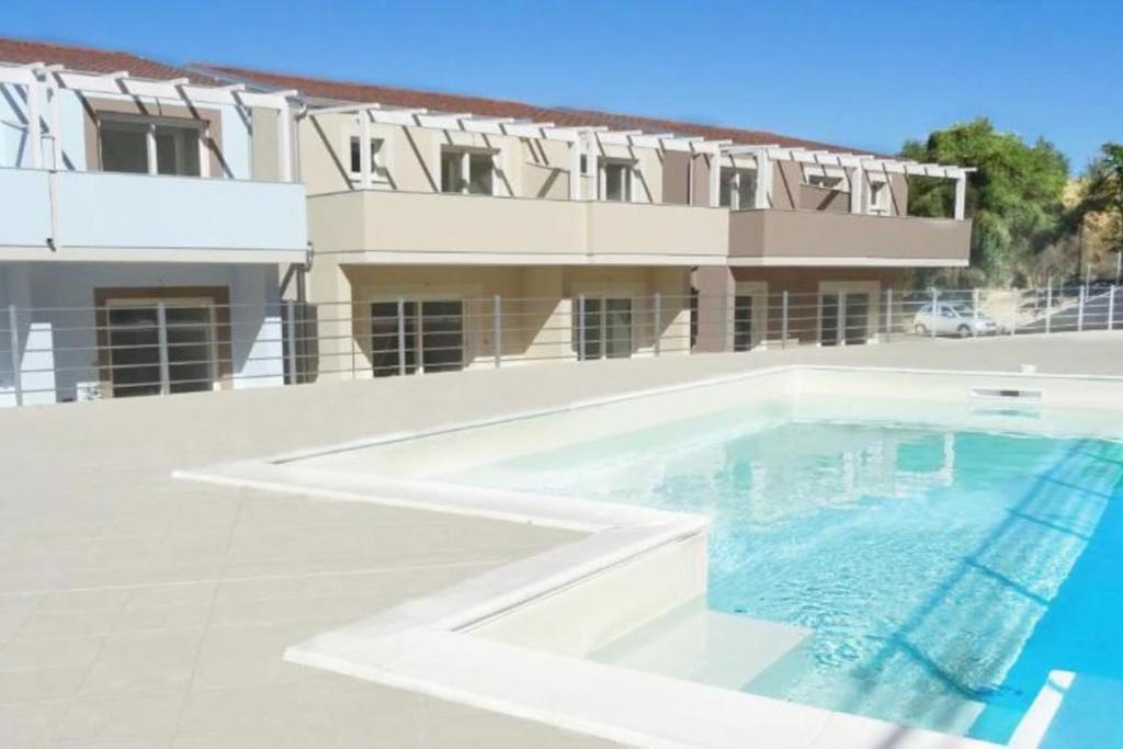Romantica Villa a Viddalba - Oasi con Piscina e Spa