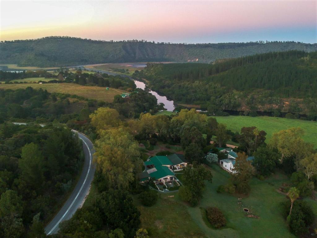 Eastbrook River Lodge - Image 17