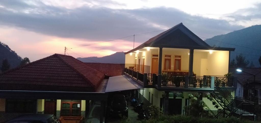 Homestay Anggun Bromo - Housity