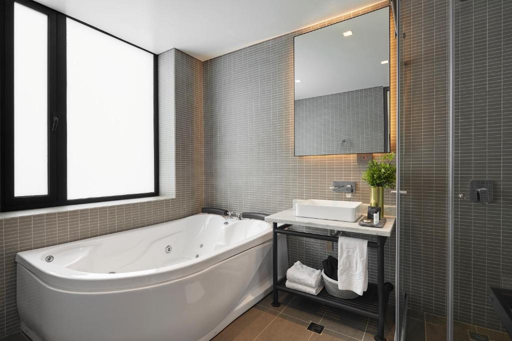 Hoteles en el Poblado, Medellin 236868130