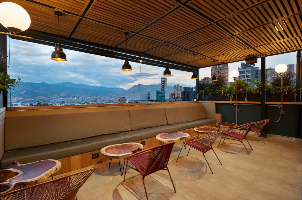 Hoteles en el Poblado, Medellin 236872754