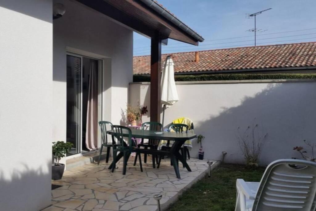 Jolie villa individuelle meublée de plein pied avec jardin - Housity