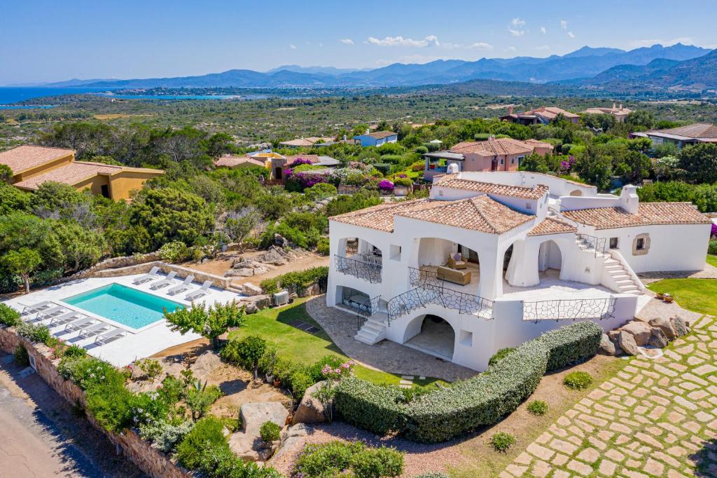 Villa Adele a Monte Petrosu - Esclusiva villa con piscina