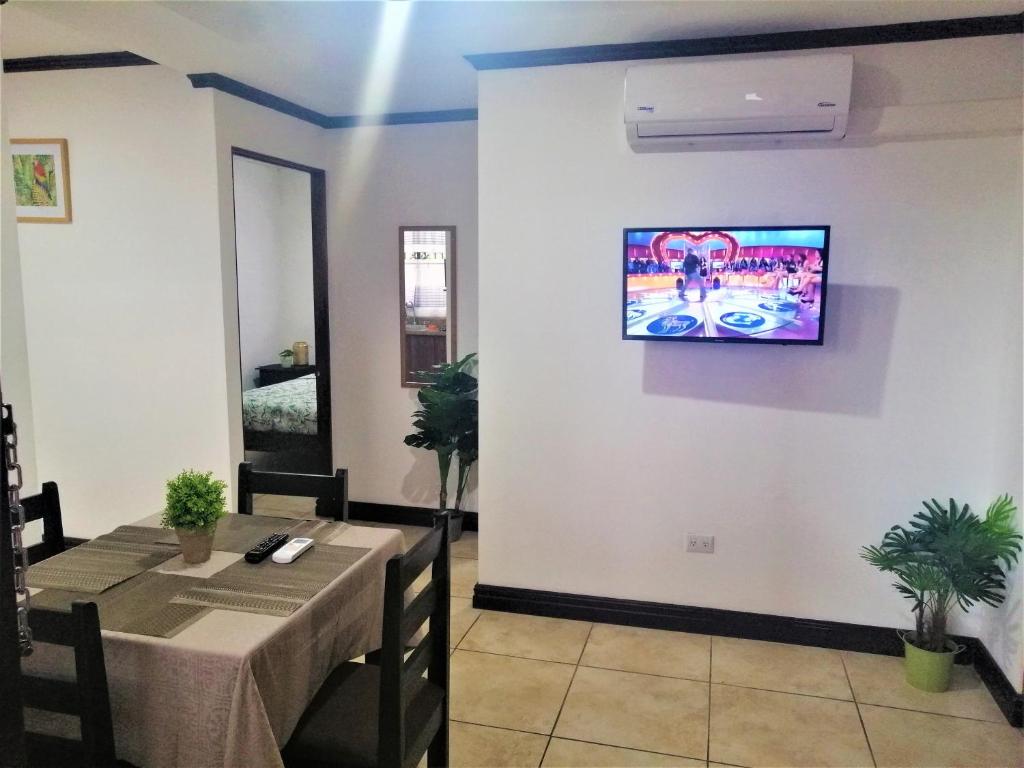 Kubo Apartment Private 2 Bedrooms 5 mins SJO Airport with AC - Two-Bedroom Apartment