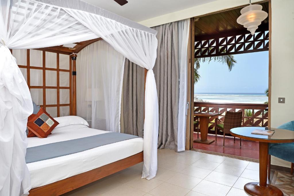 Photo of Melia Room with Terrace and Partial Ocean View #1