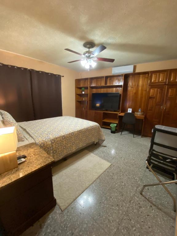 Portal los Castaños - Habitación Deluxe (2 Adultos + 1 Niño)