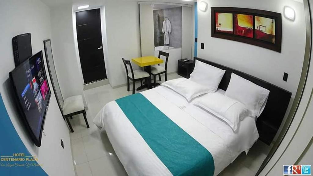 Hotel Centenario Plaza - Housity