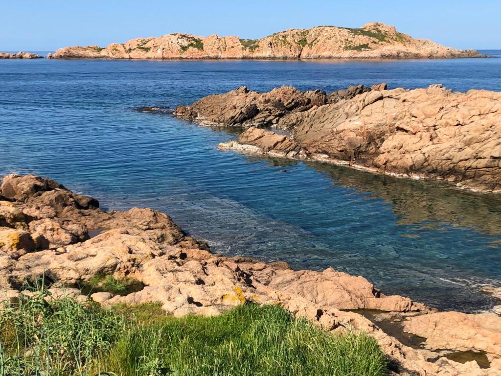 Casa Spiaggia Molo 2 a Isola Rossa - Oasi sul mare