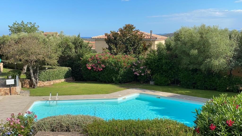 La Rosa dei Venti a Monte Petrosu - Appartamento con piscina