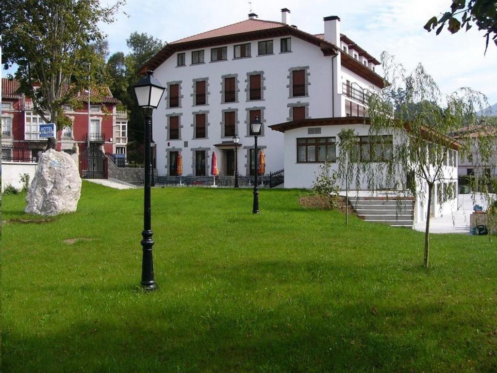 Hotel El Tilo - Housity