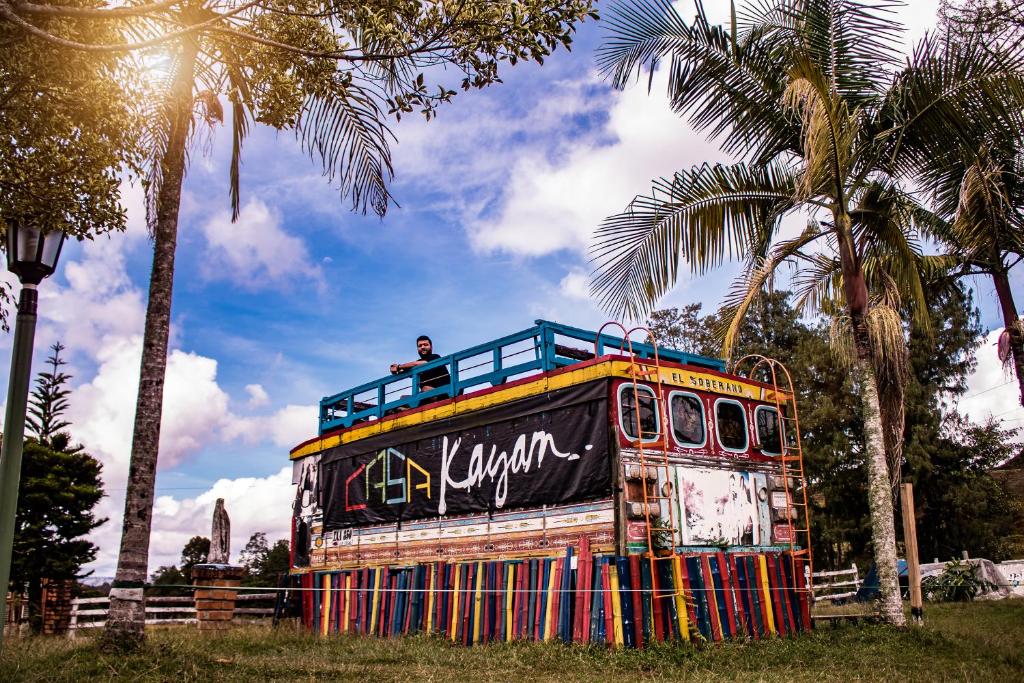 Casa Kayam Hostal y Residencia Artística - Housity